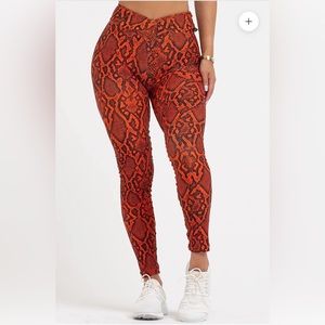 LiciFit venom scrunch leggings